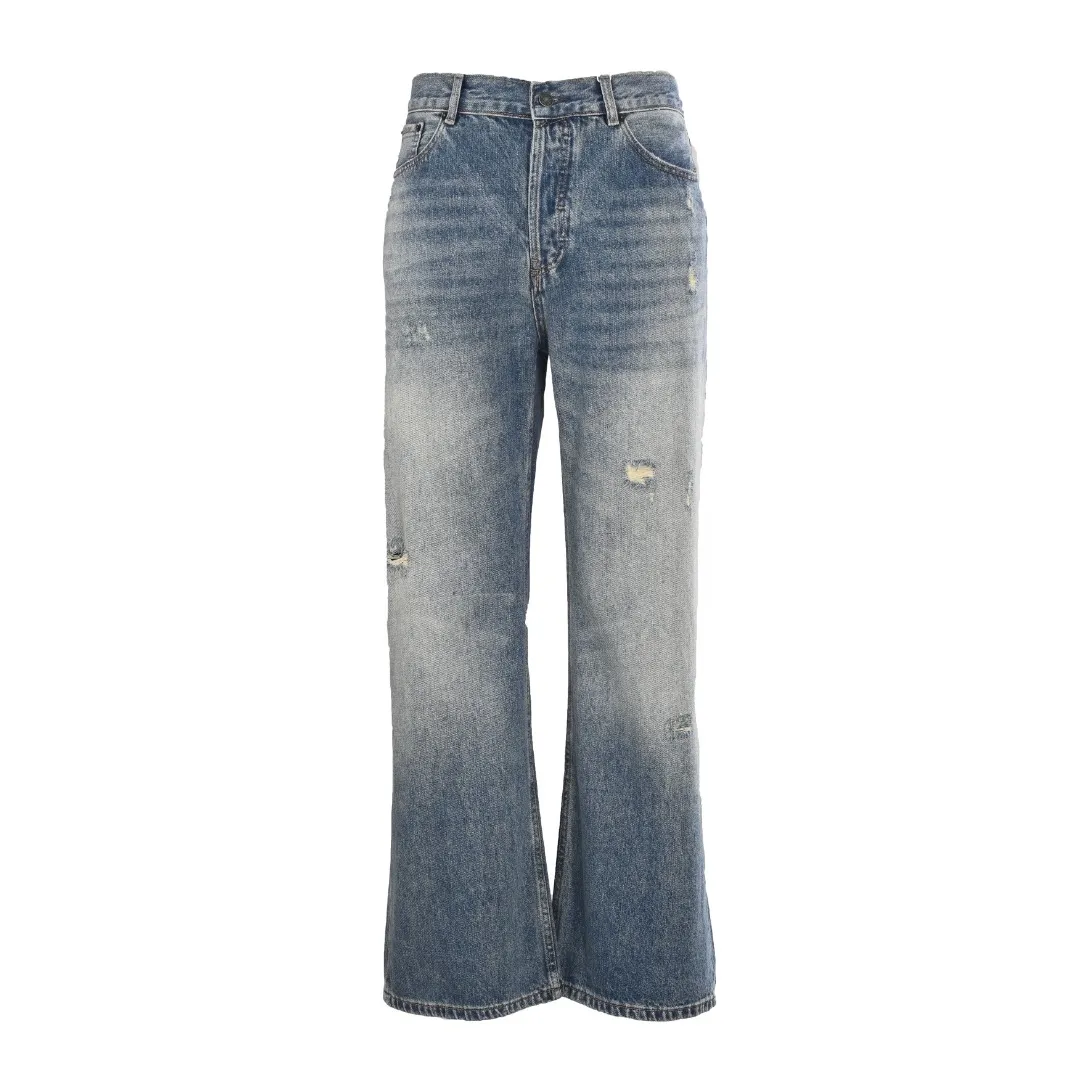(Higher version) ACNE STUDIOS distressed distressed denim trousers, custom-made Yunjing luxury soft denim denim fabric, combined with rubbing and wrinkled whiskering technology and gun painting whiskering technology, priority is given to hand-rubbing in specific areas to achieve a natural wrinkle effect, and then specific tools are used to draw the whisker-shaped texture The visual effect is full, using positioning artificial fraying, local friction and wear of the fabric through manual operation, the surface of the fabric will form a natural damage effect, time-consuming and labor-intensive, low daily output, stone grinding light fermentation ➕ pulling, bleaching and softening, through the mutual friction between the pumice stone and the clothes, the surface of the denim will produce wear and fading effects, through the combination of pulling and bleaching, the clothes will produce a certain texture and stretching effect while bleaching, loose version Size: S-XL